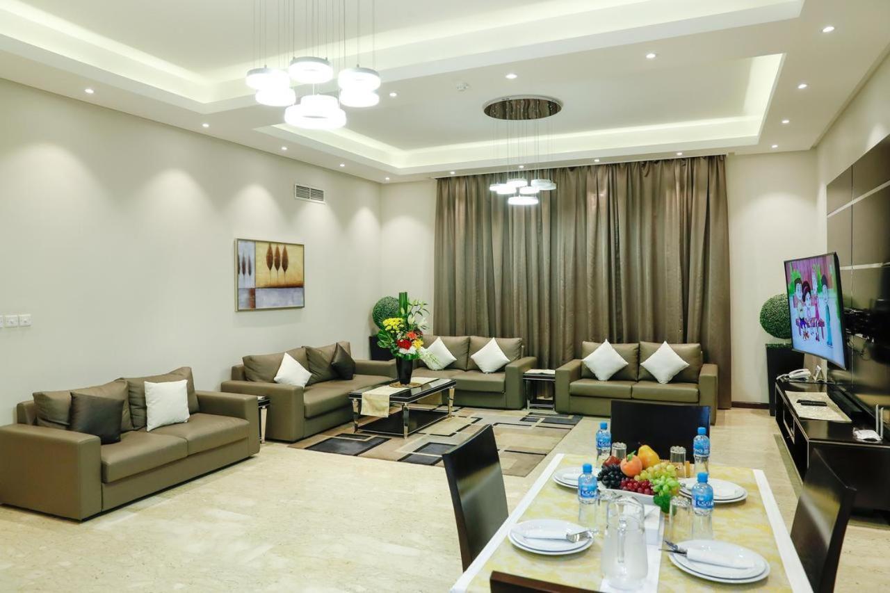 Ruru Tower Aparthotel Манама Екстериор снимка